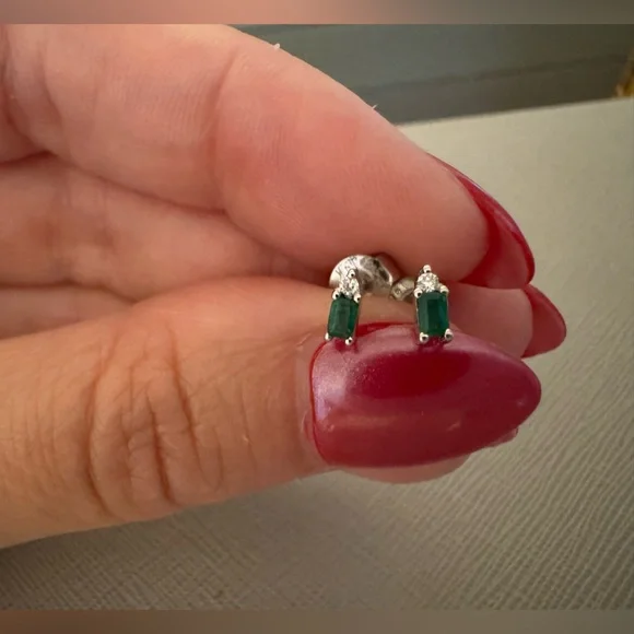 Diamond and Emerald dainty stud earrings - Picture 1 of 4
